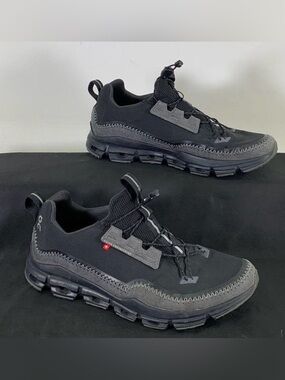 On Cloud ~ Cloudaway Men's Black Hiking/RunningSneakers     Sz 10.5